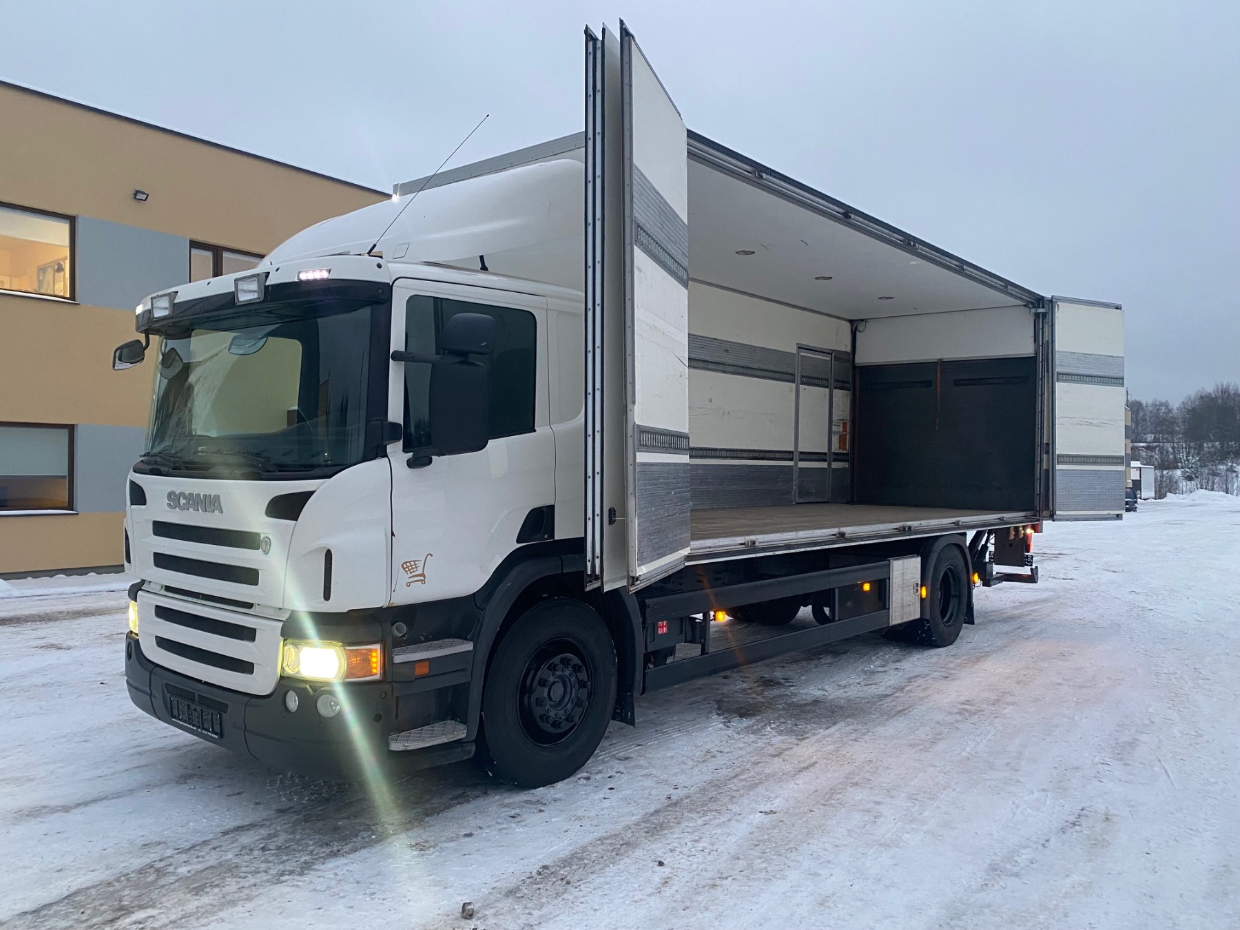 Scania P280 EURO 5 + SIDE OPENING + LIFT + FULL AIR
