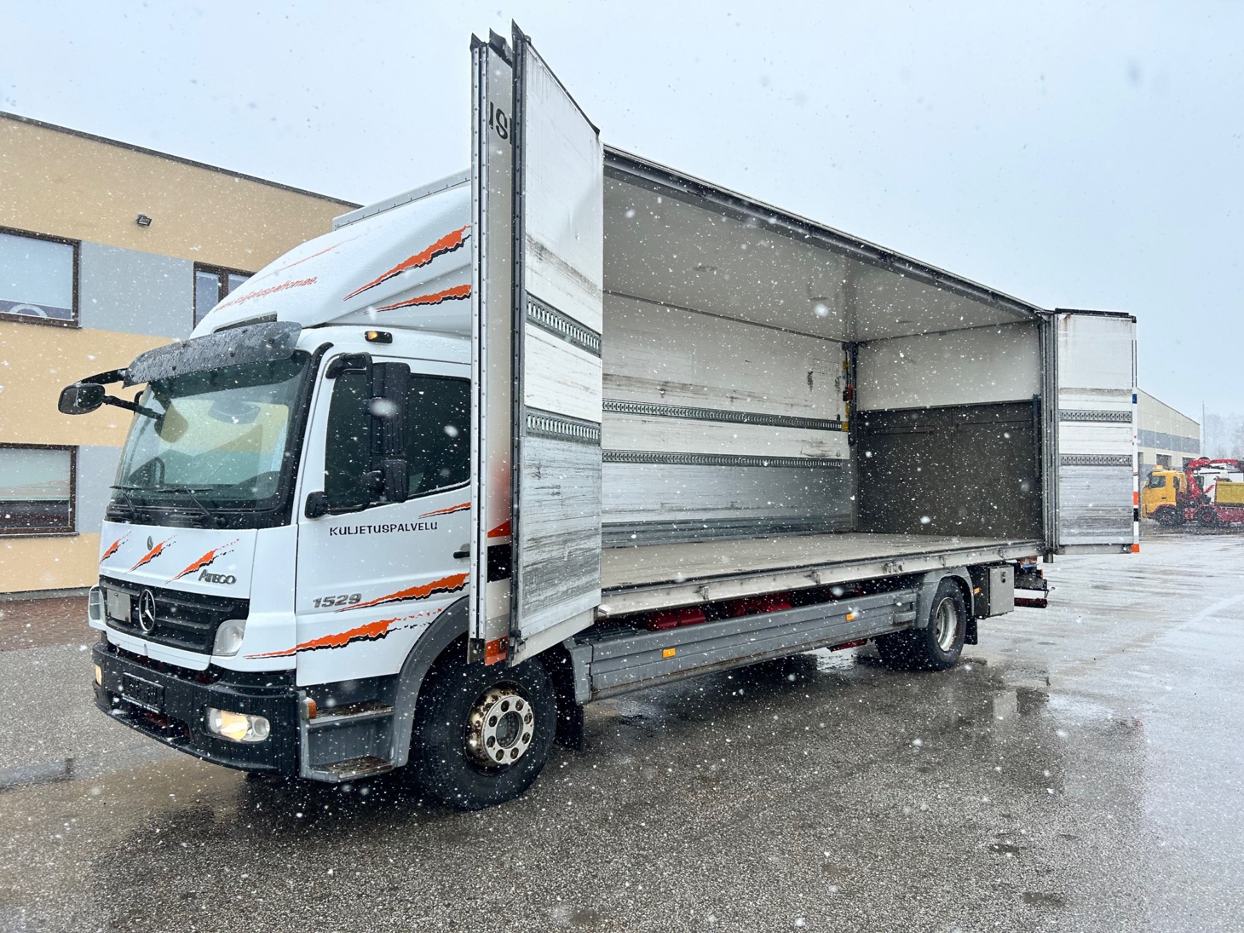 Mercedes-Benz ATEGO 1529L 4X2 EURO4 + SIDE OPENING